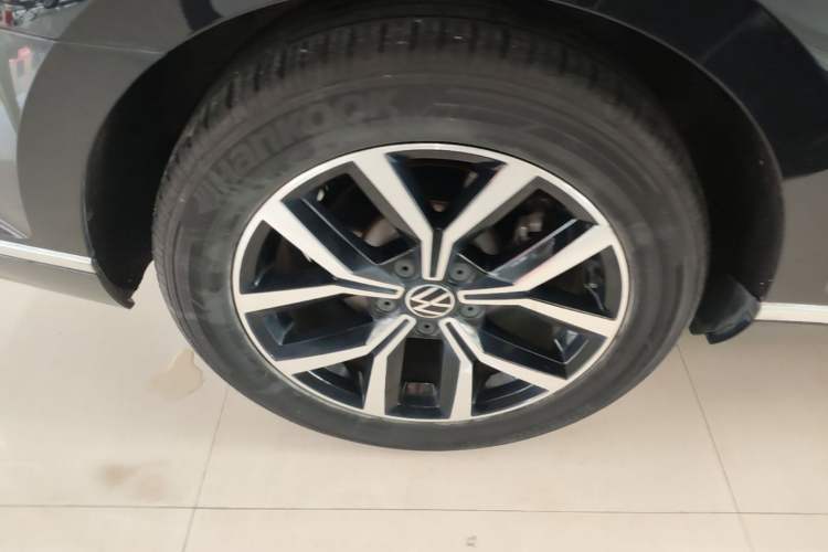 Used Volkswagen Magotan 2020 330TSI DSG Leading Model Right Rear Wheel Hub