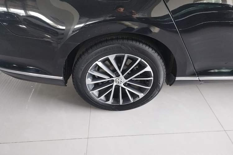 Used Volkswagen Magotan 2020 330TSI DSG Luxury Edition Right Rear Wheel Hub