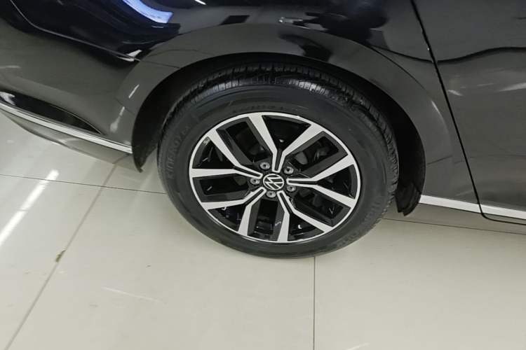 Used Volkswagen Magotan 2020 330TSI DSG Leading Model Right Rear Wheel Hub