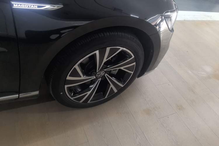 Used Volkswagen Magotan 2020 330TSI DSG Luxury Edition Right Rear Wheel Hub