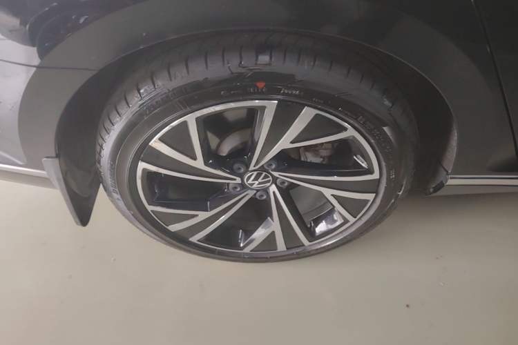 Used Volkswagen Magotan 2020 330TSI DSG Luxury Edition Right Rear Wheel Hub