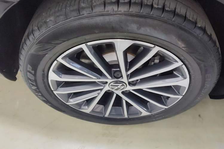 Used Volkswagen Magotan 2020 330TSI DSG Luxury Edition Right Rear Wheel Hub