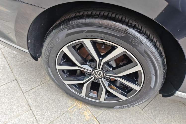 Used Volkswagen Magotan 2020 330TSI DSG Leading Model Right Rear Wheel Hub