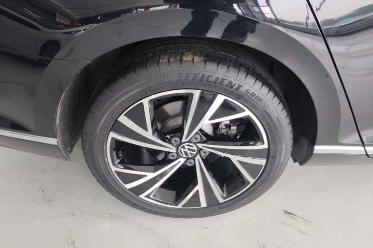 Used Volkswagen Magotan 2020 330TSI DSG Luxury Edition Right Rear Wheel Hub