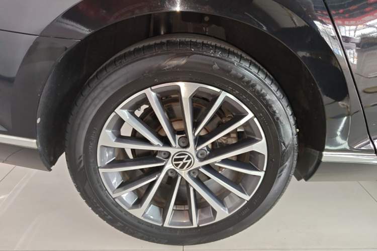 Used Volkswagen Magotan 2020 330TSI DSG Luxury Edition Right Rear Wheel Hub