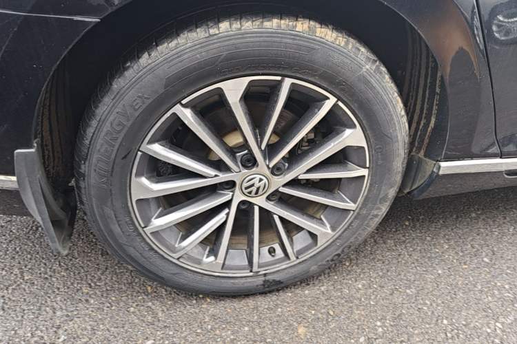 Used Volkswagen Magotan 2020 330TSI DSG Luxury Edition Right Rear Wheel Hub