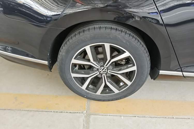 Used Volkswagen Magotan 2020 330TSI DSG Luxury Edition Right Rear Wheel Hub