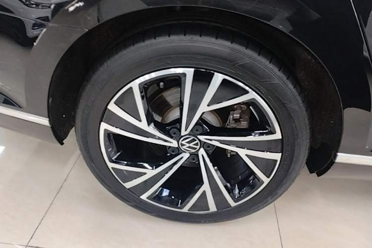 Used Volkswagen Magotan 2020 330TSI DSG Luxury Edition Right Rear Wheel Hub