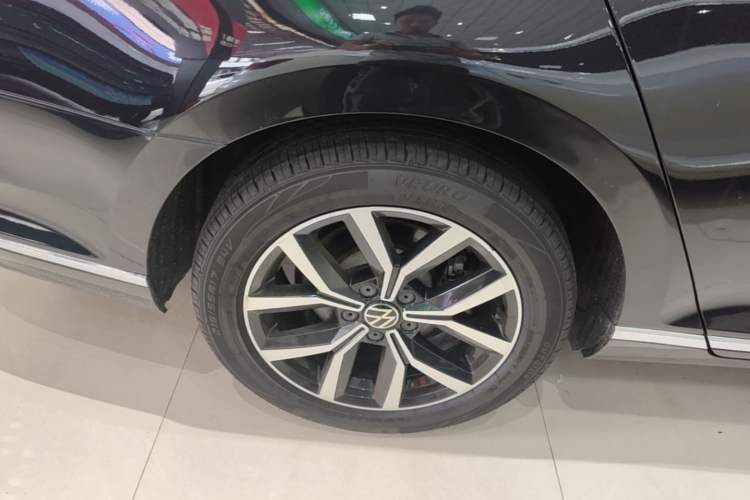 Used Volkswagen Magotan 2020 330TSI DSG Leading Model Right Rear Wheel Hub