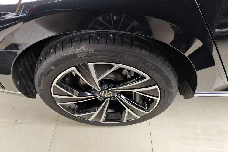 Used Volkswagen Magotan 2020 330TSI DSG Luxury Edition Right Rear Wheel Hub