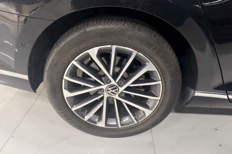 Used Volkswagen Magotan 2020 380TSI DSG Luxury Version Right Rear Wheel Hub