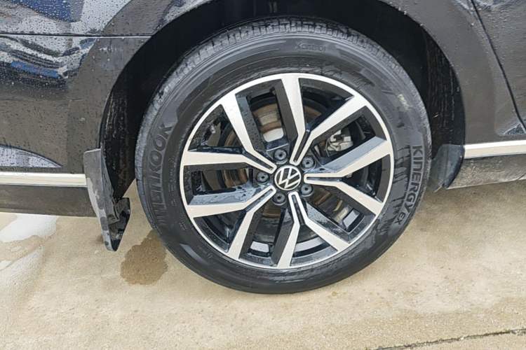 Used Volkswagen Magotan 2020 330TSI DSG Luxury Edition Right Rear Wheel Hub