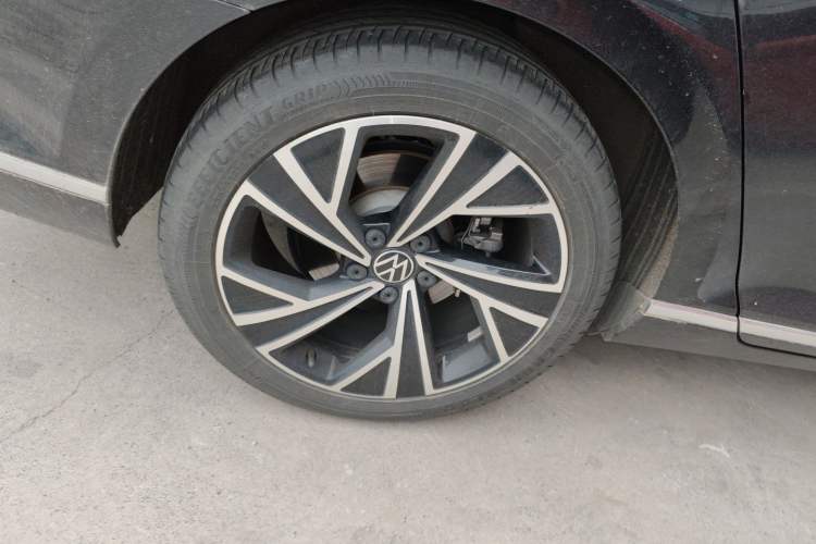 Used Volkswagen Magotan 2020 330TSI DSG Luxury Edition Right Rear Wheel Hub