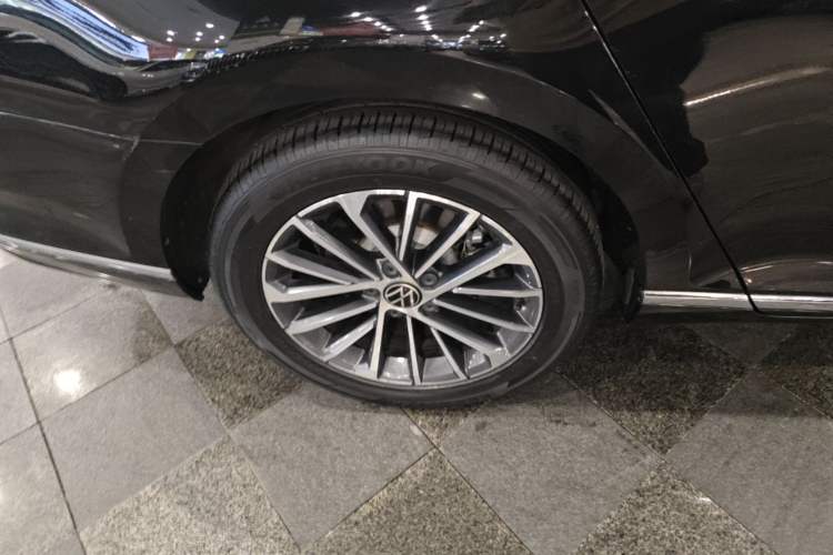 Used Volkswagen Magotan 2020 330TSI DSG Luxury Edition Right Rear Wheel Hub