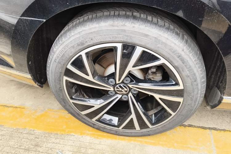Used Volkswagen Magotan 2020 330TSI DSG Luxury Edition Right Rear Wheel Hub