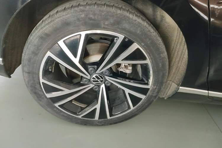 Used Volkswagen Magotan 2020 330TSI DSG Luxury Edition Right Rear Wheel Hub
