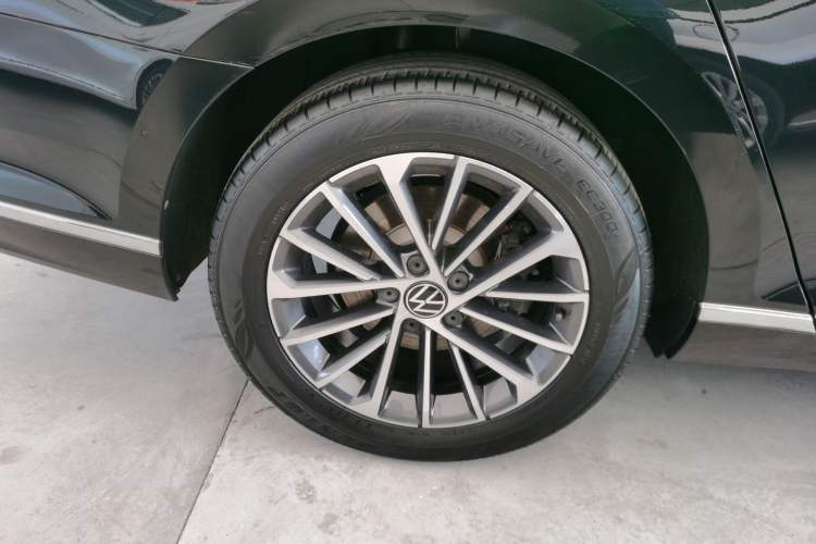 Used Volkswagen Magotan 2020 330TSI DSG Luxury Edition Right Rear Wheel Hub