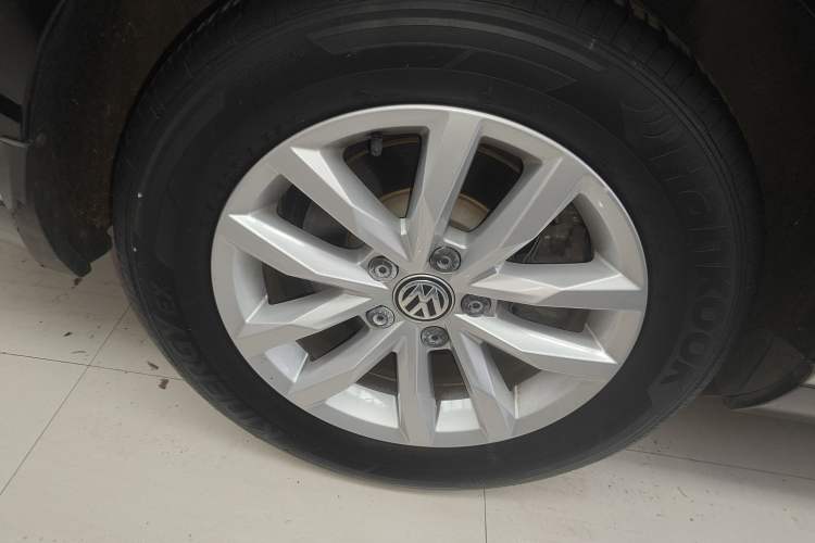 Used Volkswagen Magotan 2020 280TSI DSG Comfort Edition Right Rear Wheel Hub