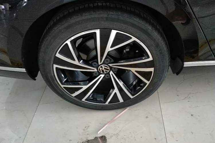 Used Volkswagen Magotan 2020 330TSI DSG Luxury Edition Right Rear Wheel Hub