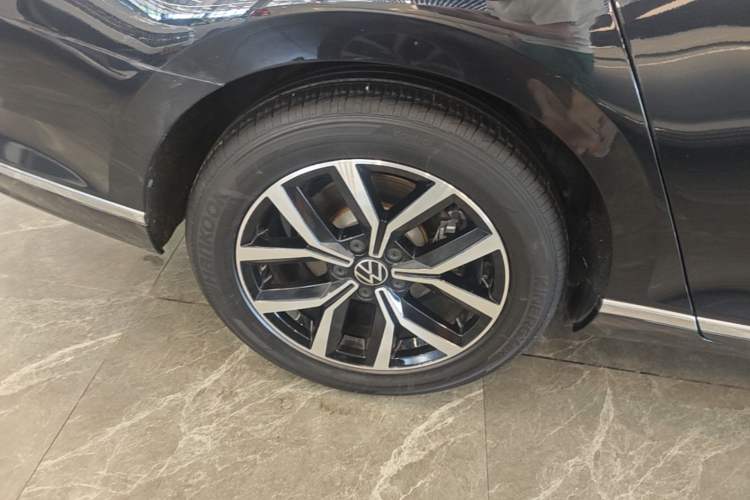 Used Volkswagen Magotan 2020 330TSI DSG Leading Model Right Rear Wheel Hub
