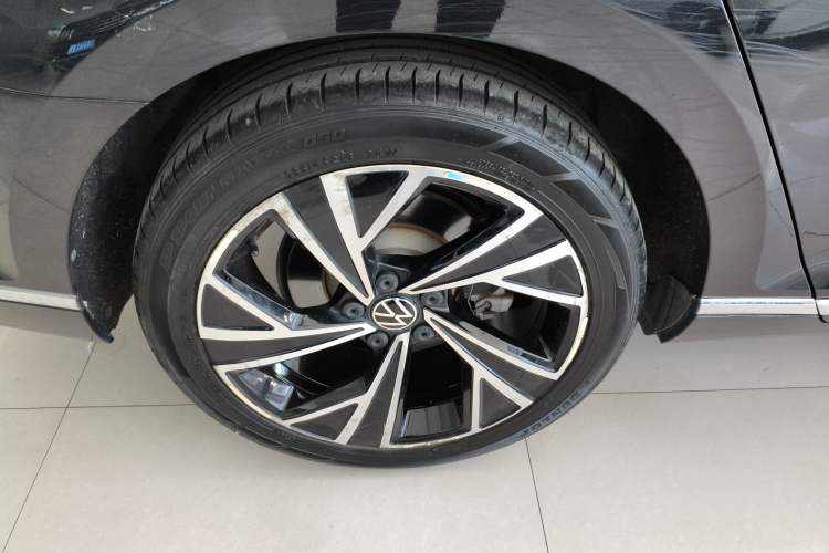 Used Volkswagen Magotan 2020 330TSI DSG Luxury Edition Right Rear Wheel Hub