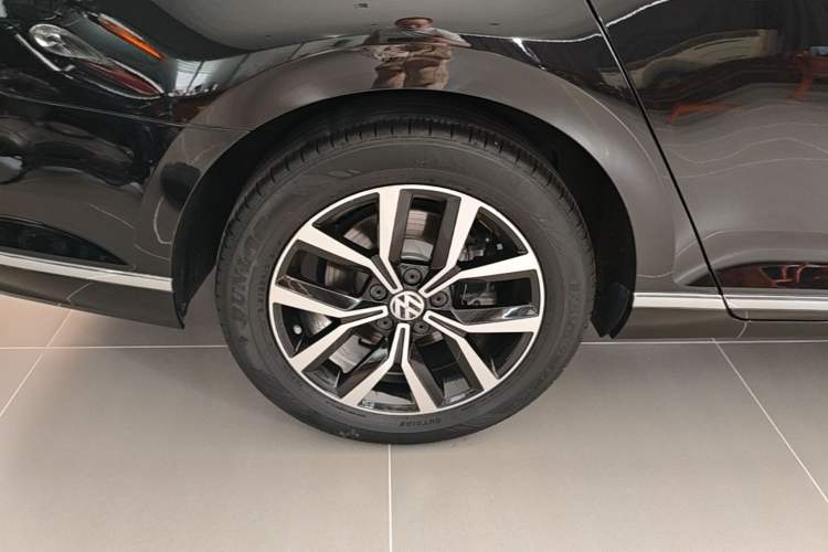 Used Volkswagen Magotan 2020 280TSI DSG Comfort Edition Right Rear Wheel Hub