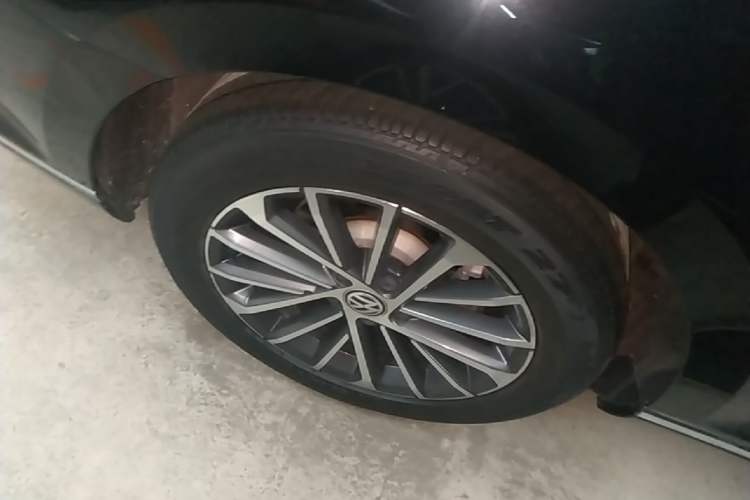 Used Volkswagen Magotan 2020 330TSI DSG Luxury Edition Right Rear Wheel Hub