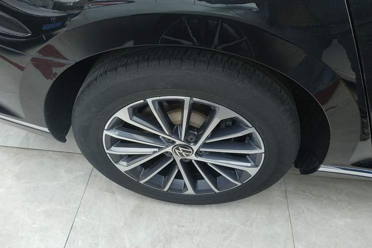 Used Volkswagen Magotan 2020 330TSI DSG Luxury Edition Right Rear Wheel Hub