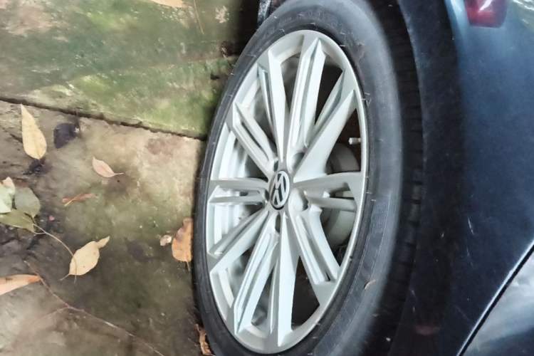 Used Volkswagen Magotan 2020 330TSI DSG Luxury Edition Right Rear Wheel Hub