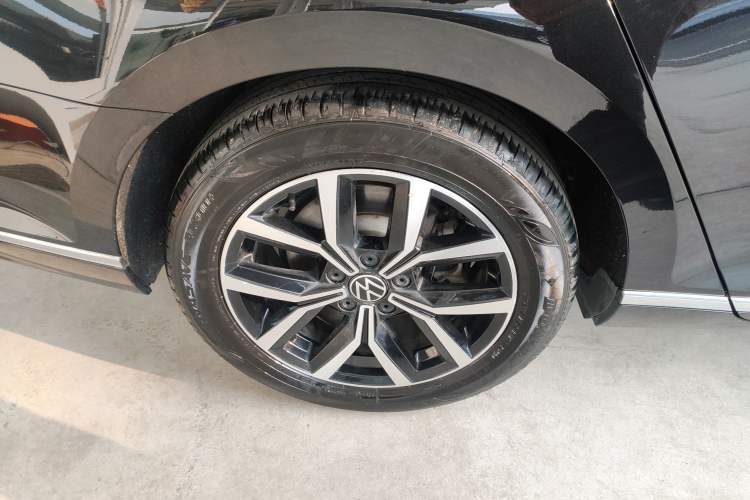 Used Volkswagen Magotan 2020 330TSI DSG Leading Model Right Rear Wheel Hub