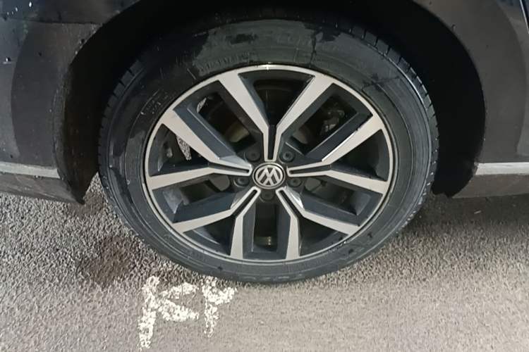 Used Volkswagen Magotan 2020 330TSI DSG Leading Model Right Rear Wheel Hub
