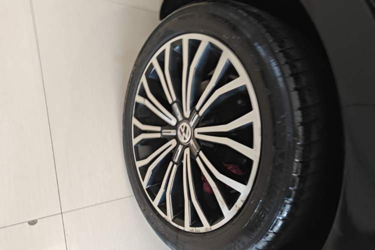 Used Volkswagen Magotan 2020 330TSI DSG Luxury Edition Right Rear Wheel Hub