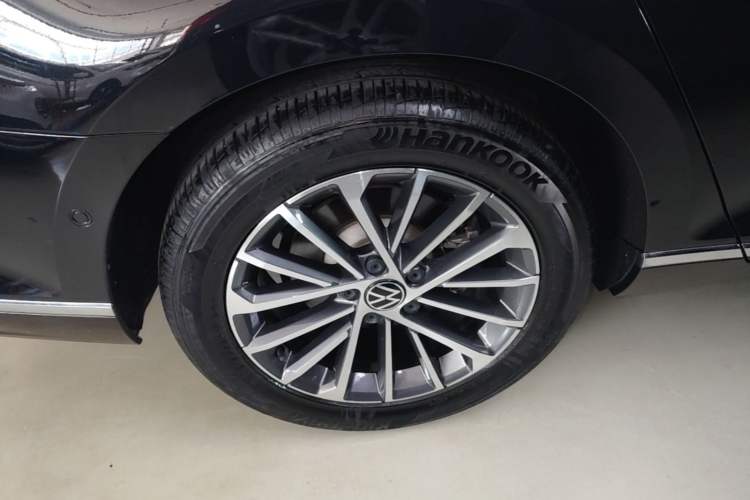 Used Volkswagen Magotan 2020 380TSI DSG Luxury Version Right Rear Wheel Hub