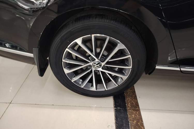 Used Volkswagen Magotan 2020 330TSI DSG Luxury Edition Right Rear Wheel Hub