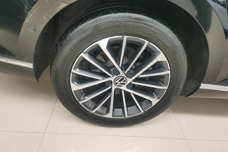 Used Volkswagen Magotan 2020 380TSI DSG Luxury Version Right Rear Wheel Hub