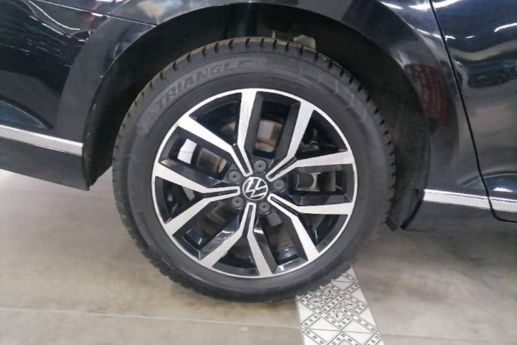 Used Volkswagen Magotan 2020 330TSI DSG Leading Model Right Rear Wheel Hub