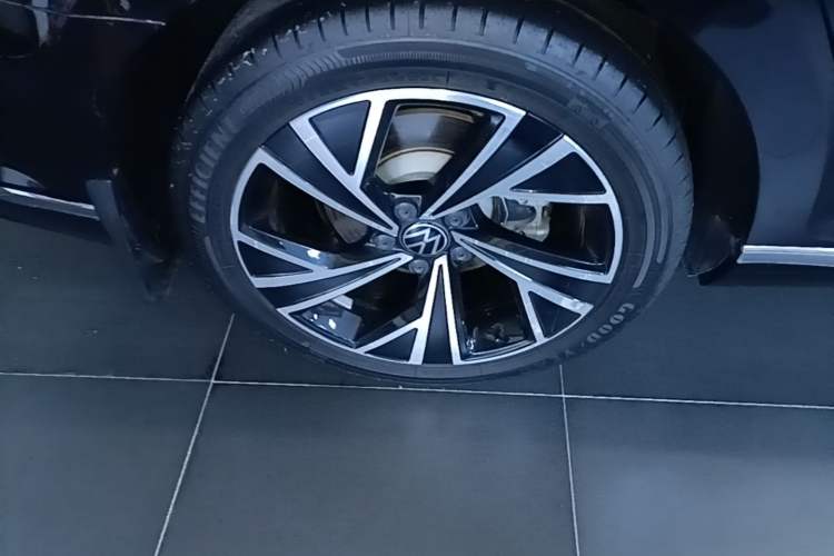 Used Volkswagen Magotan 2020 330TSI DSG Luxury Edition Right Rear Wheel Hub