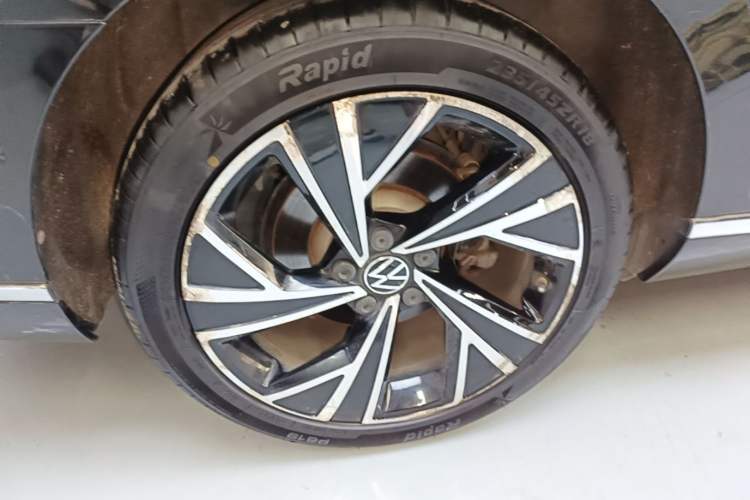 Used Volkswagen Magotan 2020 330TSI DSG Luxury Edition Right Rear Wheel Hub