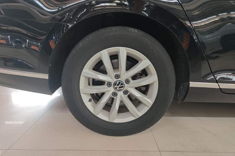 Used Volkswagen Magotan 2020 280TSI DSG Comfort Edition Right Rear Wheel Hub
