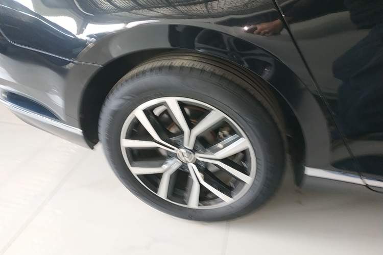 Used Volkswagen Magotan 2020 330TSI DSG Leading Model Right Rear Wheel Hub