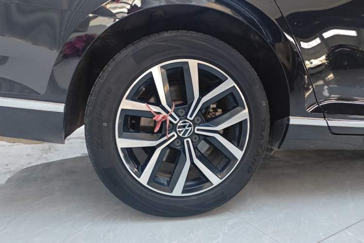 Used Volkswagen Magotan 2020 330TSI DSG Leading Model Right Rear Wheel Hub