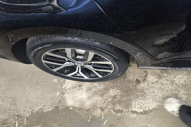 Used Volkswagen Magotan 2020 330TSI DSG Leading Model Right Rear Wheel Hub