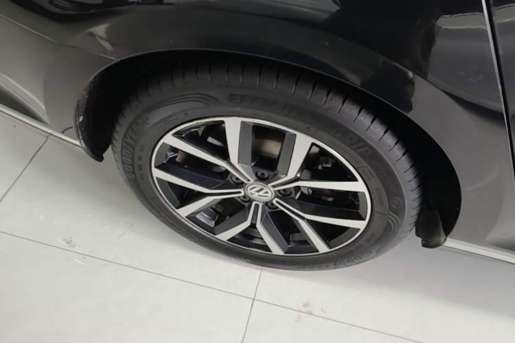 Used Volkswagen Magotan 2020 330TSI DSG Leading Model Right Rear Wheel Hub