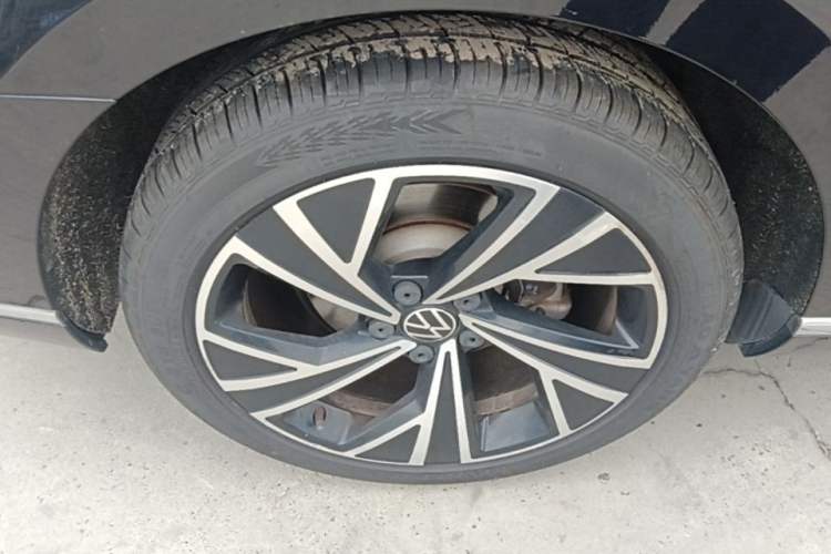 Used Volkswagen Magotan 2020 330TSI DSG Luxury Edition Right Rear Wheel Hub