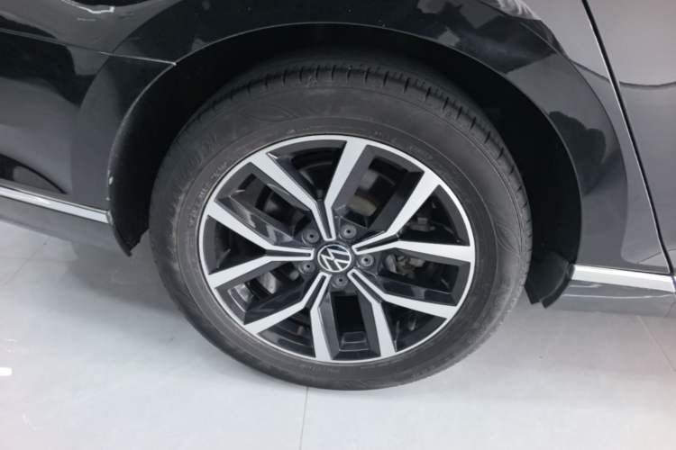 Used Volkswagen Magotan 2020 330TSI DSG Leading Model Right Rear Wheel Hub