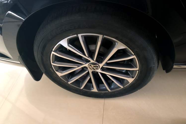 Used Volkswagen Magotan 2020 330TSI DSG Luxury Edition Right Rear Wheel Hub