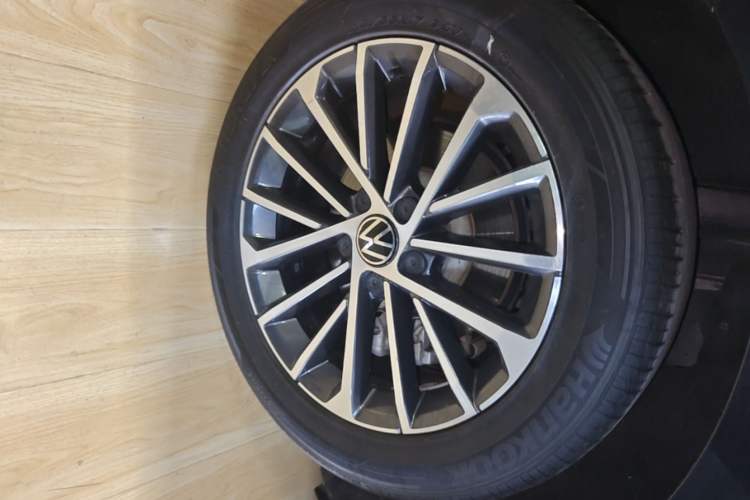 Used Volkswagen Magotan 2020 330TSI DSG Luxury Edition Right Rear Wheel Hub