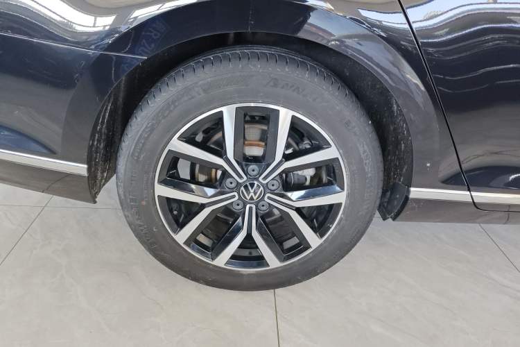 Used Volkswagen Magotan 2020 330TSI DSG Luxury Edition Right Rear Wheel Hub