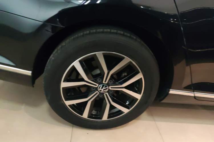 Used Volkswagen Magotan 2020 330TSI DSG Leading Model Right Rear Wheel Hub
