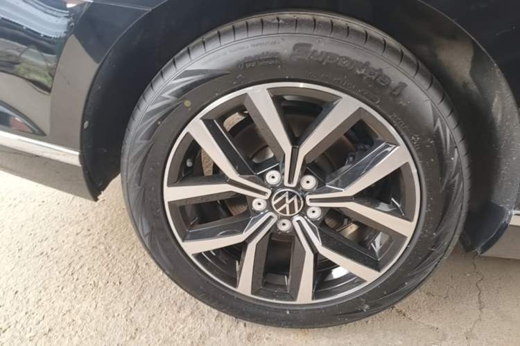 Used Volkswagen Magotan 2020 330TSI DSG Leading Model Right Rear Wheel Hub